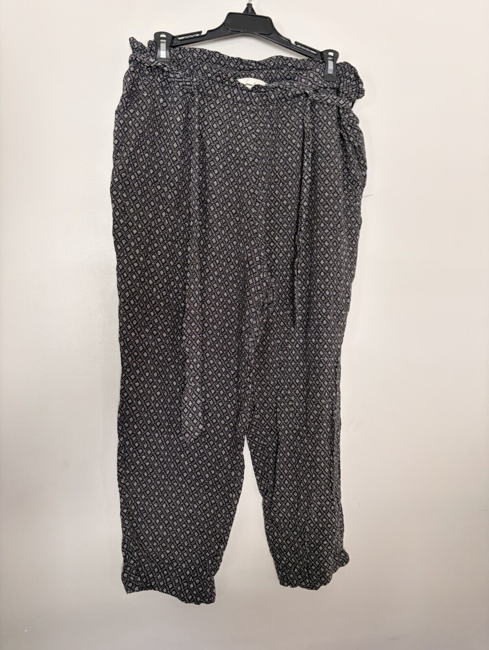 H&M Women's 12 Paper Bag Waist Pants Black White Diamonds Pockets Slim Ankle